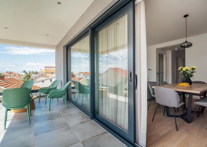 Апартаменты Skyline Serenity-zadar's Premier Roof Terrace *